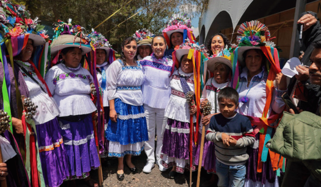 Presidenta Claudia Sheinbaum entrega 139.9 mdp del FAISPIAM a pueblos originarios de Querétaro