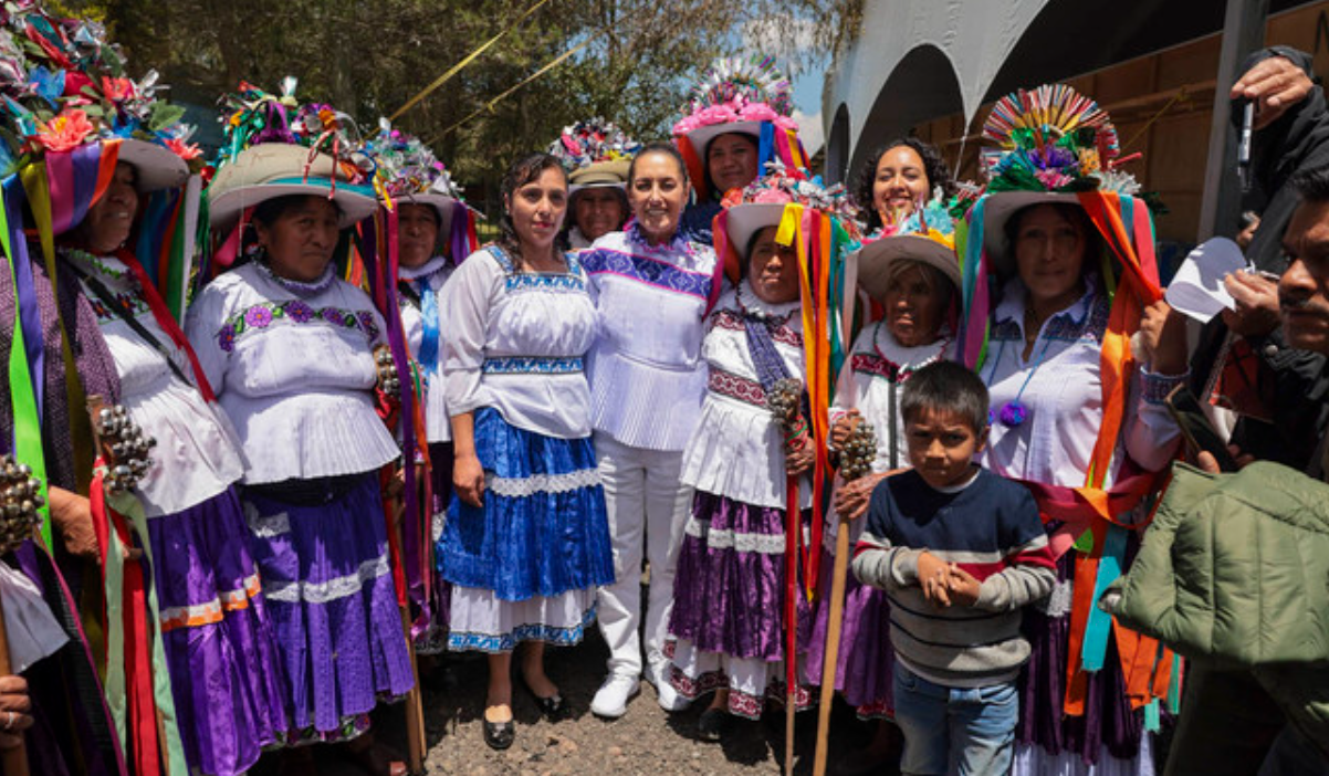 Presidenta Claudia Sheinbaum entrega 139.9 mdp del FAISPIAM a pueblos originarios de Querétaro