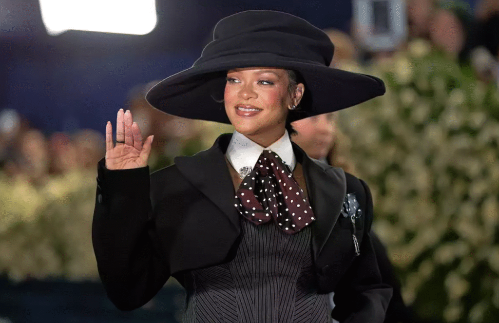 Rihanna celebra 20 años de carrera agradecida con sus fans