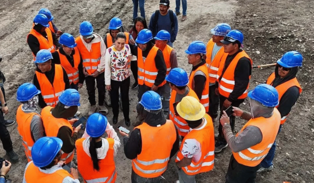 Sheinbaum supervisa construcción de unidad habitacional en Hidalgo