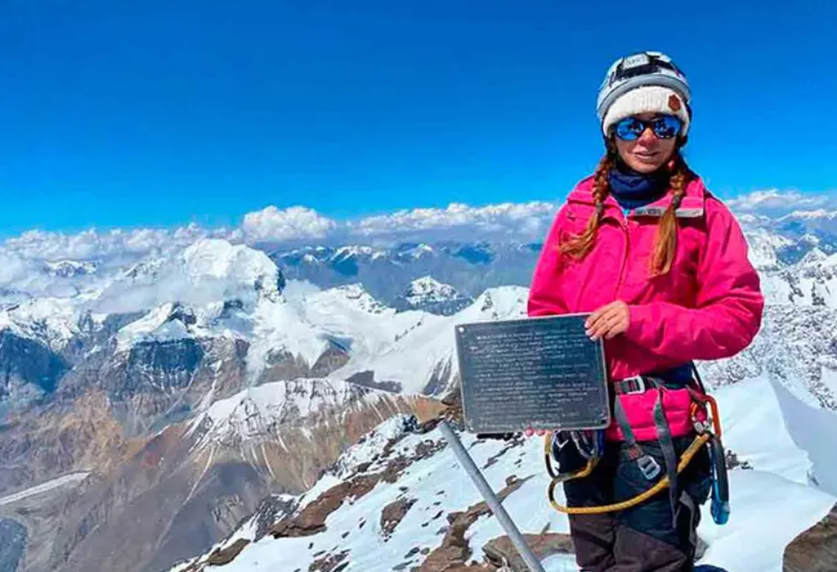 Suspenden rescate de alpinista rusa en el Pico Pobeda tras romperse una pierna