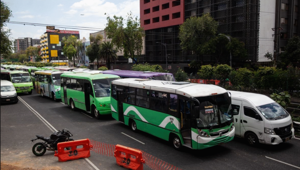 Transportistas anuncian megamarcha y bloqueos en CDMX para exigir aumento de tarifa