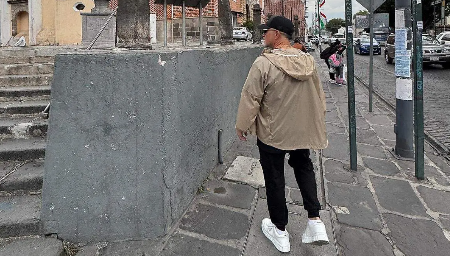 Alejandro Sanz camina tranquilamente por las calles de Puebla