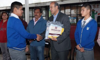 Benefician a más de mil 800 estudiantes de Acatlán con apoyos educativos