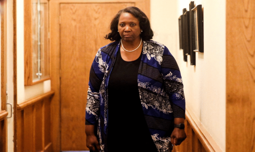 Envía Trump al Tribunal Supremo de EEUU moción para despedir a Lisa Cook