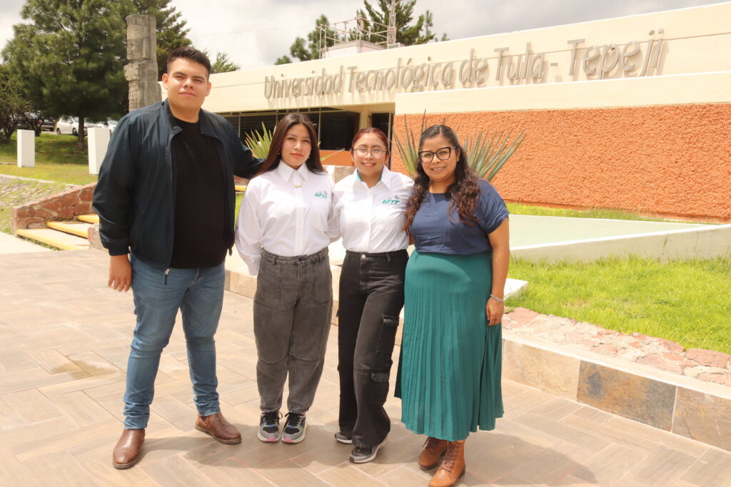 Estudiantes destacan en Crevolution Hackathon 2025