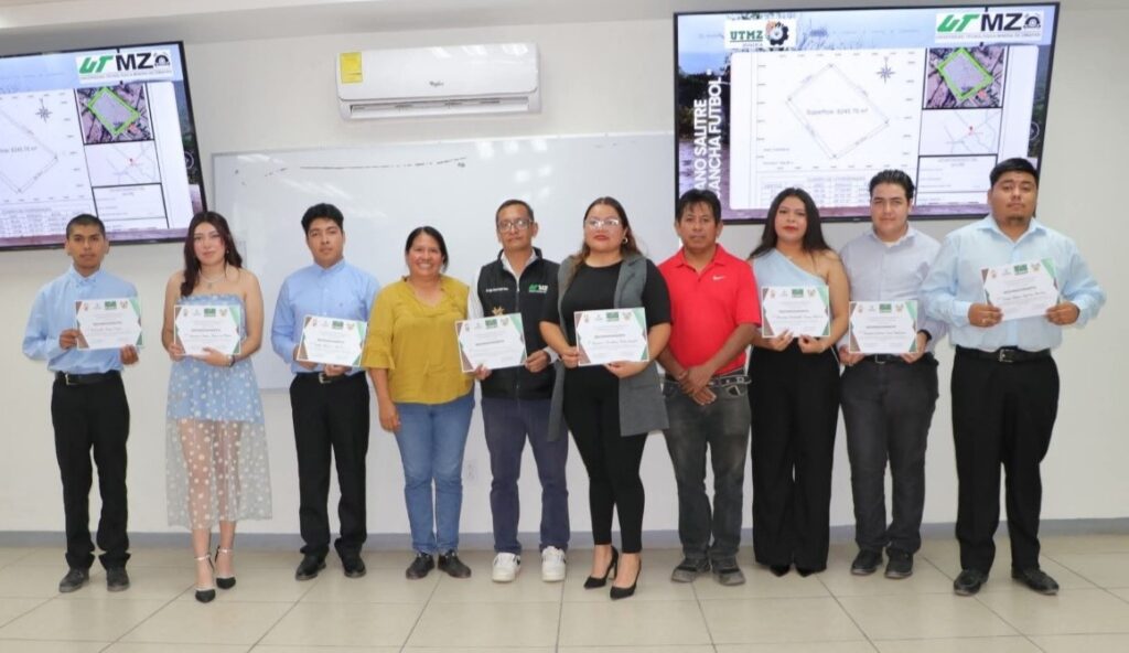 Estudiantes entregan planos topográficos a comunidad El Salitre