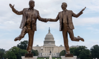 Gobierno de EE.UU. retira escultura de Trump y Epstein agarrados de la mano