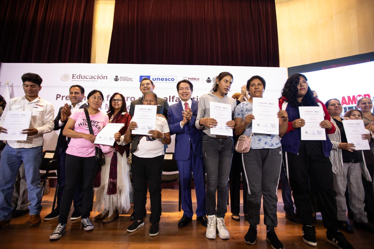 Ratifica Gobierno de México y autoridades de Puebla y Chiapas compromiso para erradicar el analfabetismo en 2026