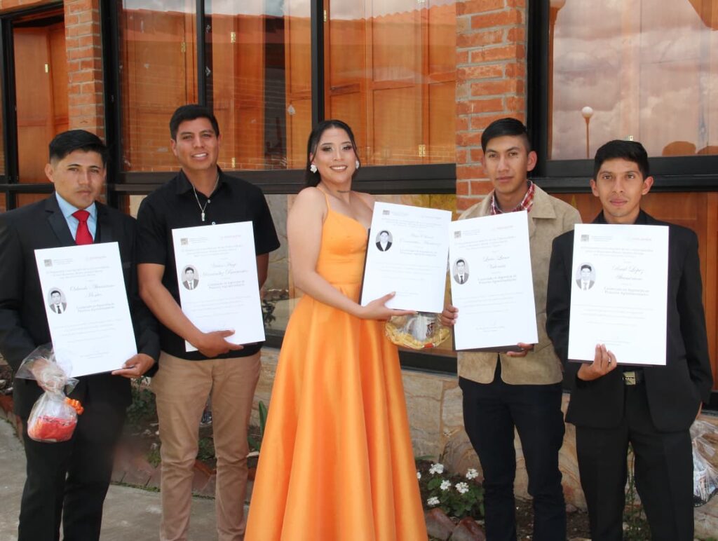 Entrega SEP 344 títulos a egresadas y egresados de Universidades para el Bienestar Benito Juárez García de Puebla y Tlaxcala