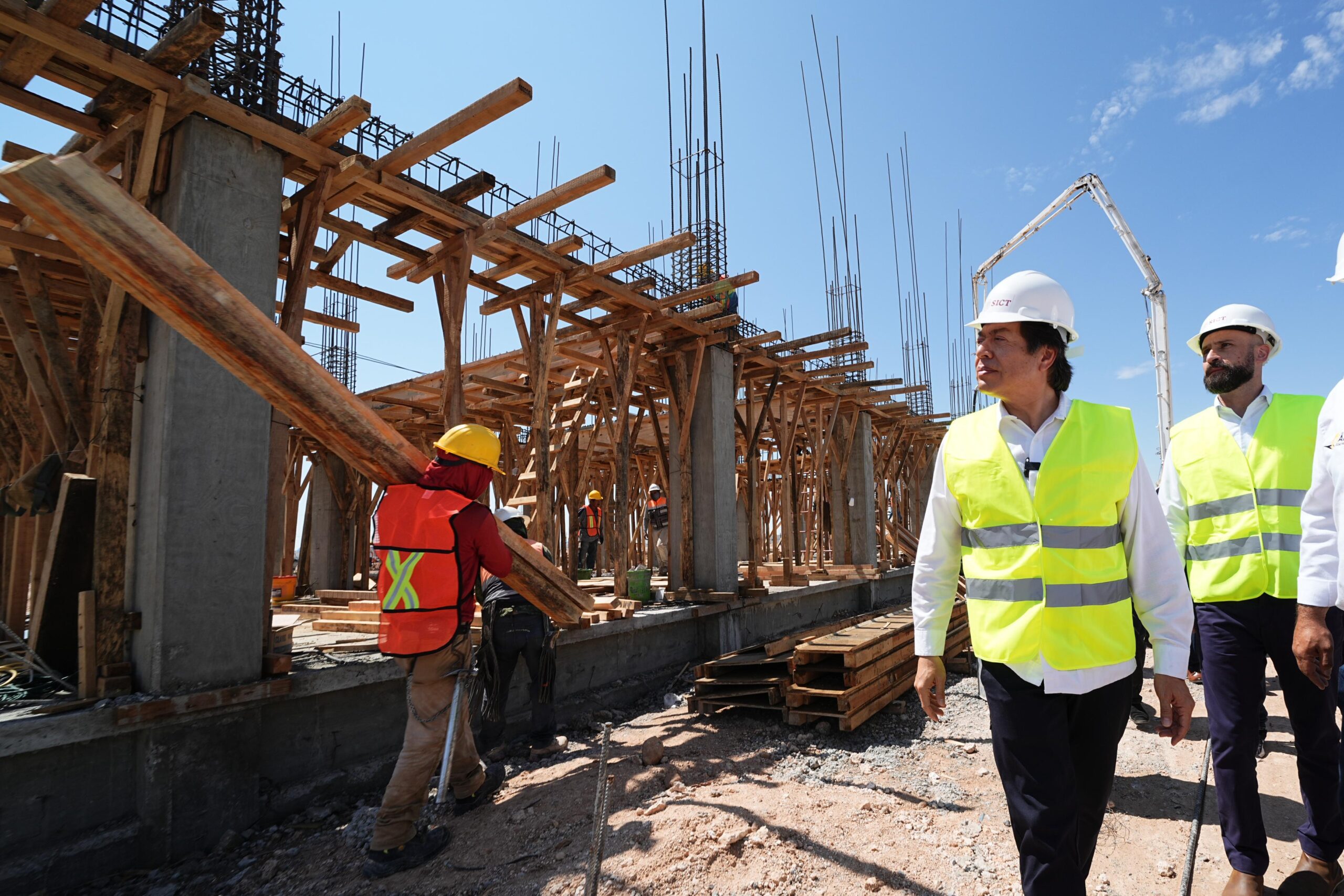 Reconversión de 35 planteles en todo el país generarán 10 mil 500 nuevos espacios de bachillerato en 2025
