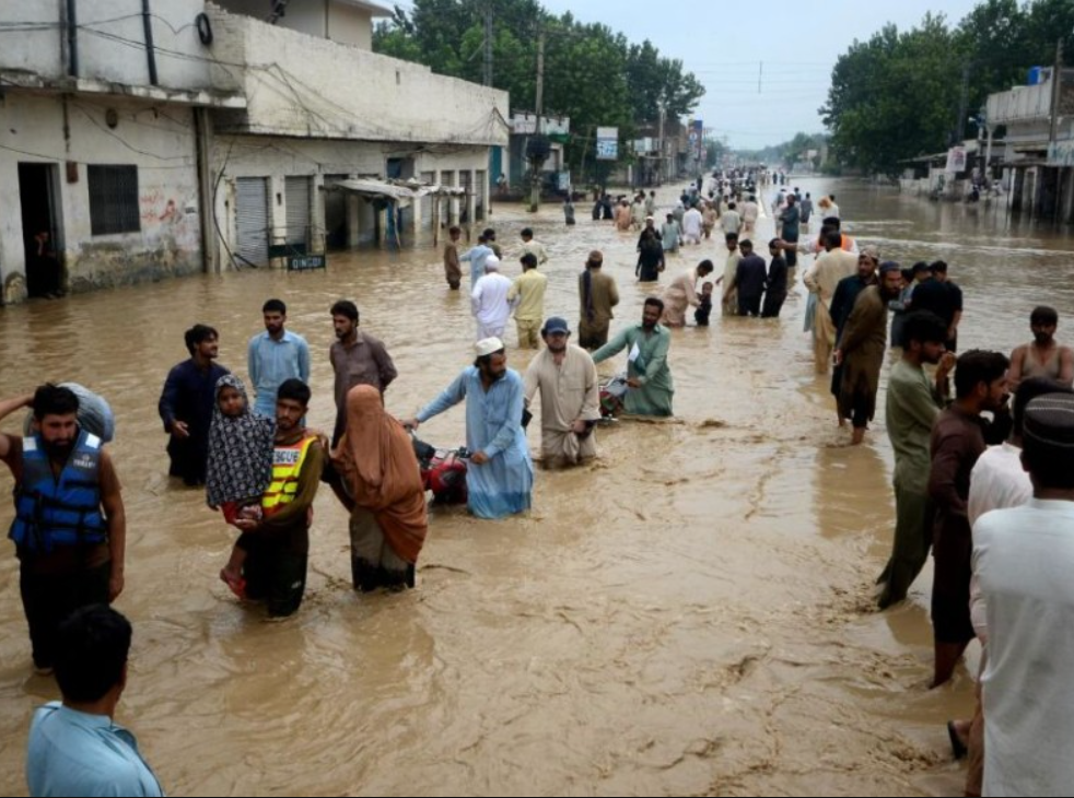 Lluvias azotan viviendas y cultivos en Pakistán