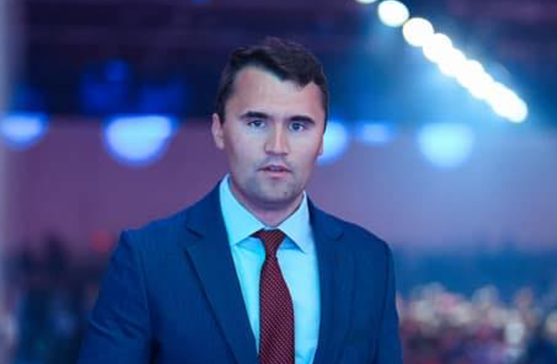 Muere el conservador Charlie Kirk, tras recibir disparo en una universidad de Utah