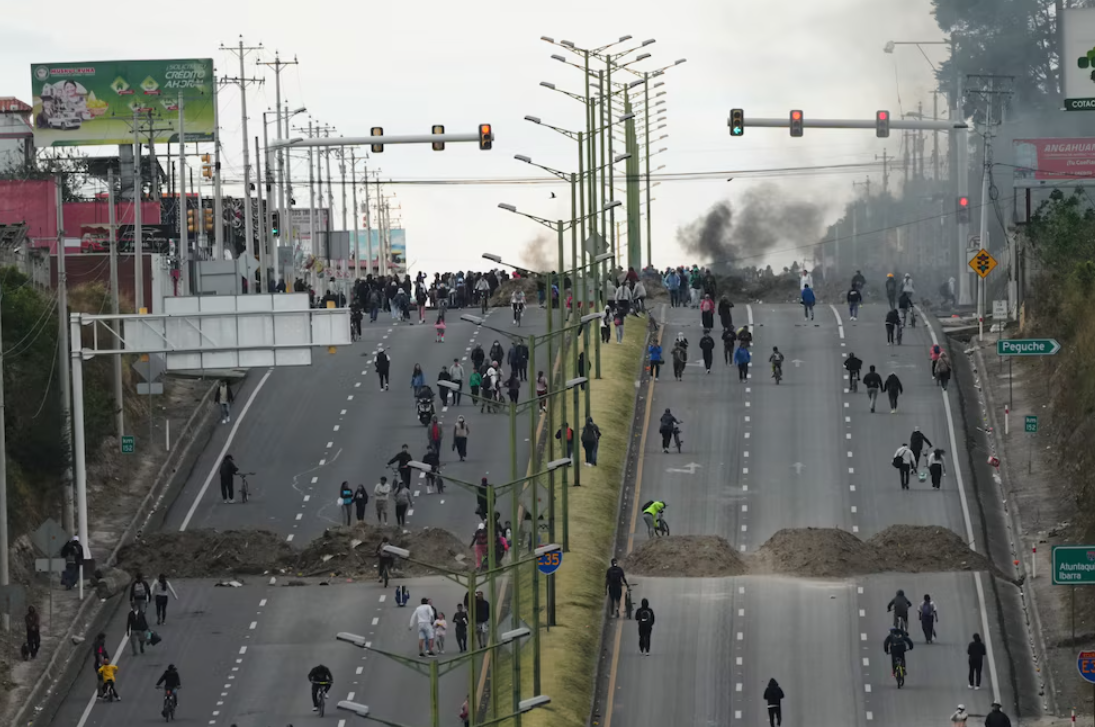 Muere manifestante tras represión militar en Ecuador