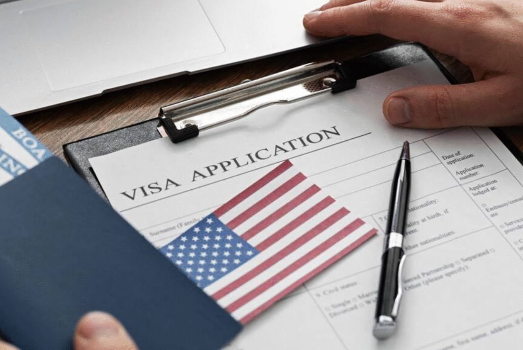 Nueva restricción de visas de Trump amenaza a periodistas