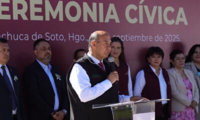 Natividad Castrejón encabeza Lunes Cívico en explanada de la SEPH