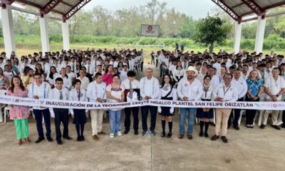 Natividad Castrejón entregó equipo educativo y techumbre en escuelas de San Felipe Orizatlán y Calnali