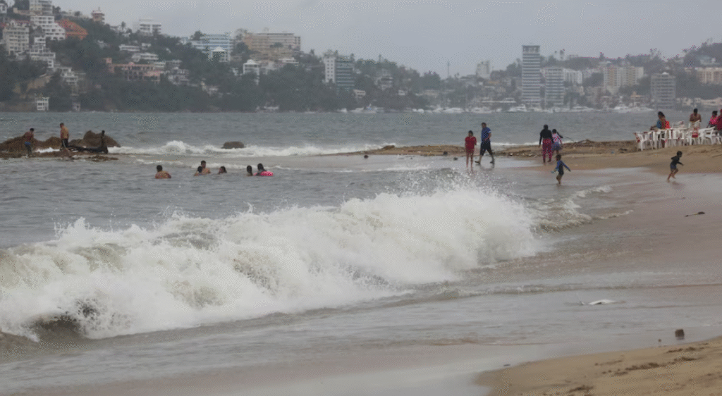 Se forma depresión tropical Trece-E frente a Guerrero
