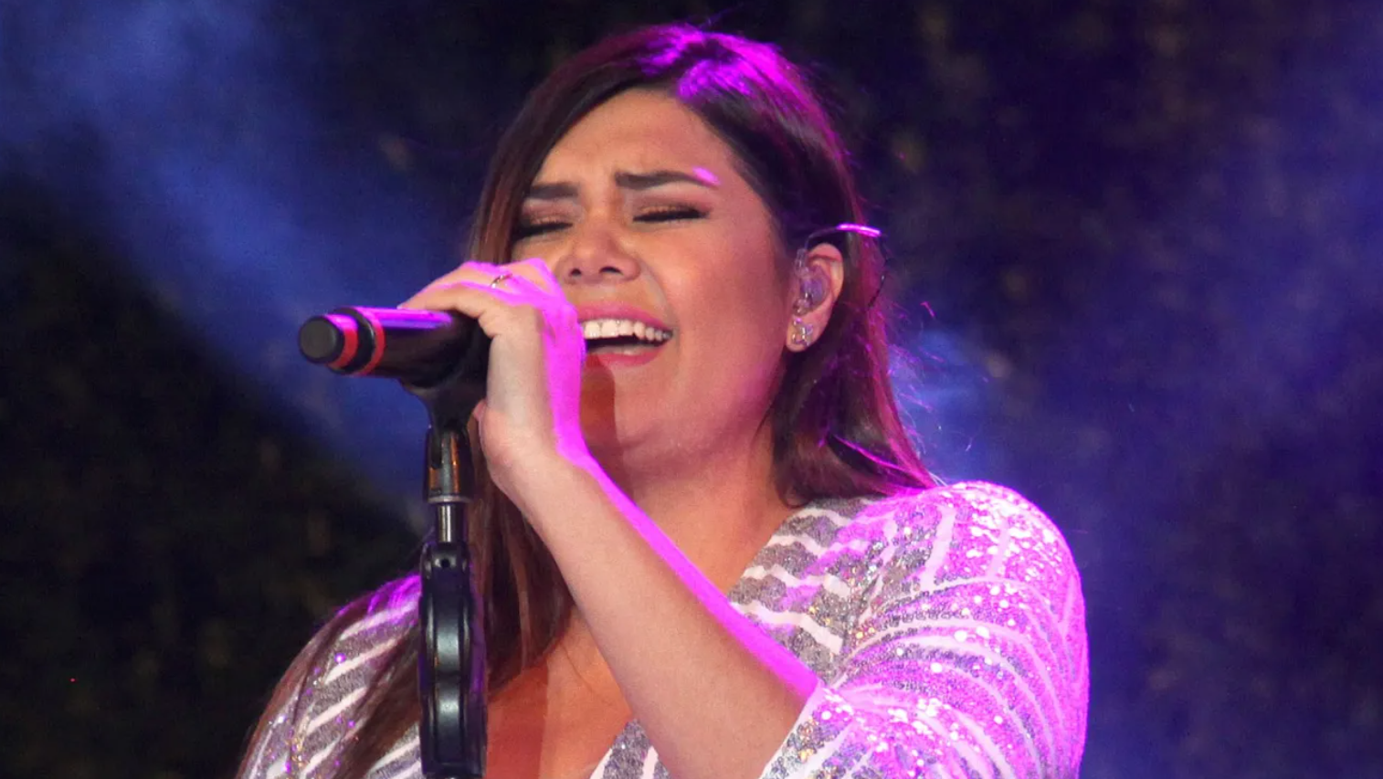 Yuridia lanza versión de 'Qué agonía' sin Ángela Aguilar y redes lo celebran