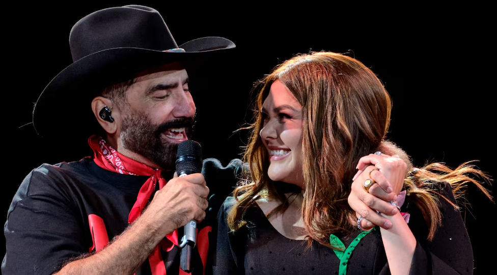 Alejandro Fernández y Yuridia debutan juntos en vivo para cerrar la gira ‘De Rey a Rey’ en el Estadio GNP Seguros