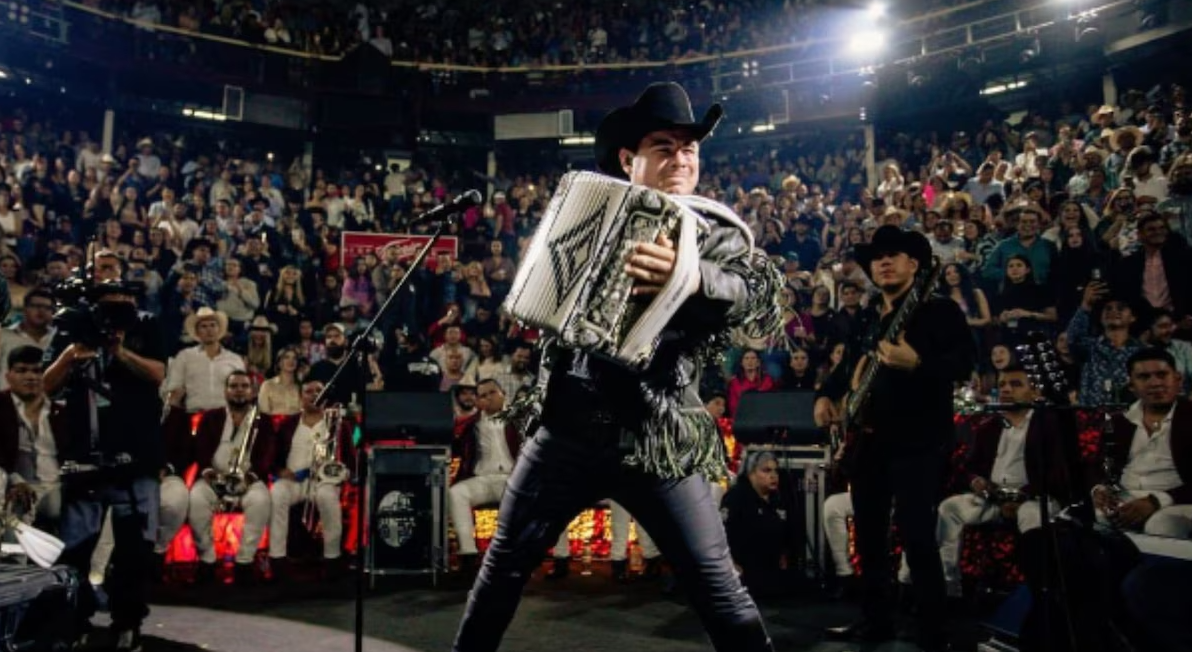 ¿Amenazaron a Alfredo Olivas en pleno concierto?