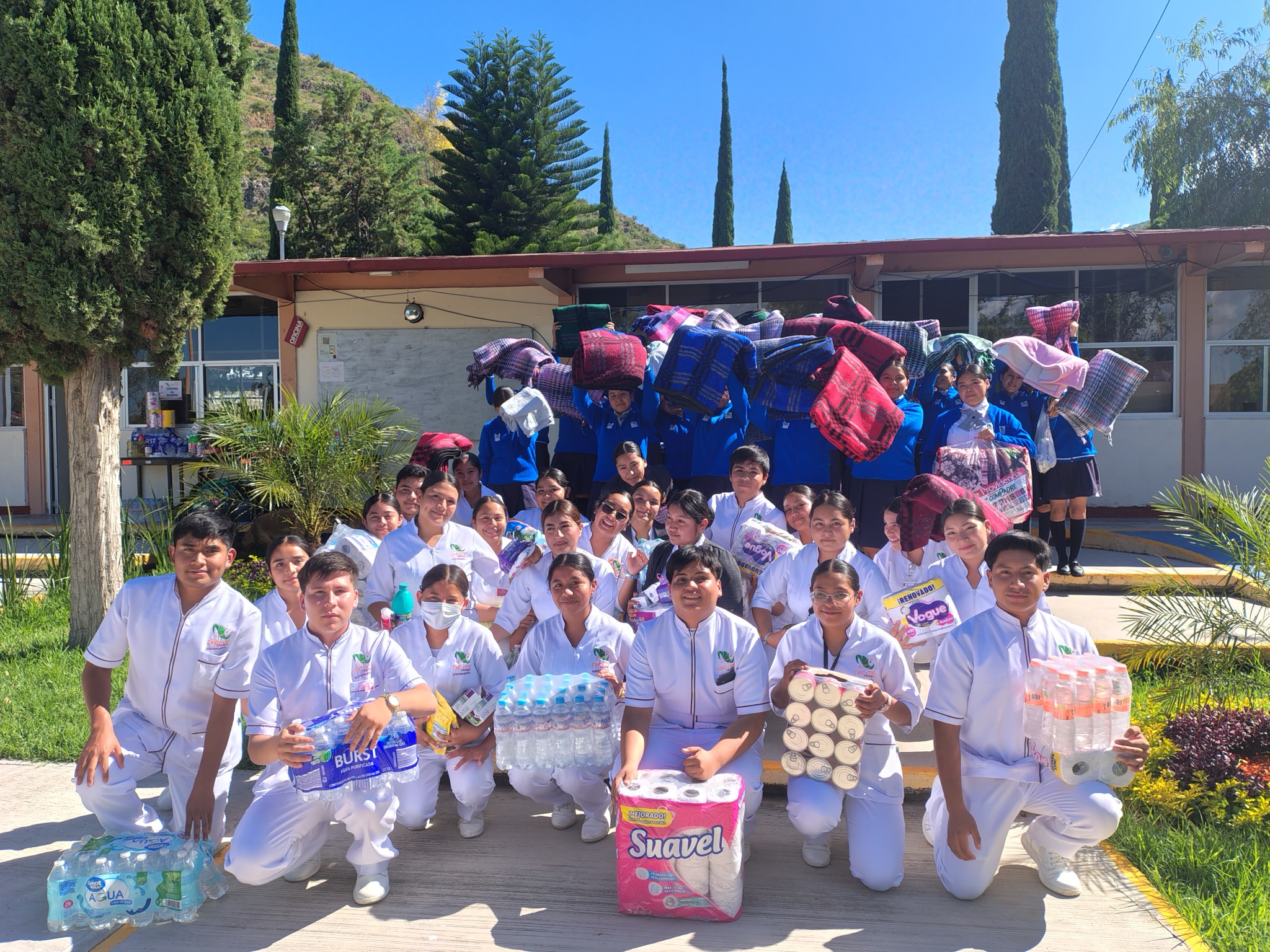 Comunidad educativa se moviliza en apoyo de afectados por lluvias