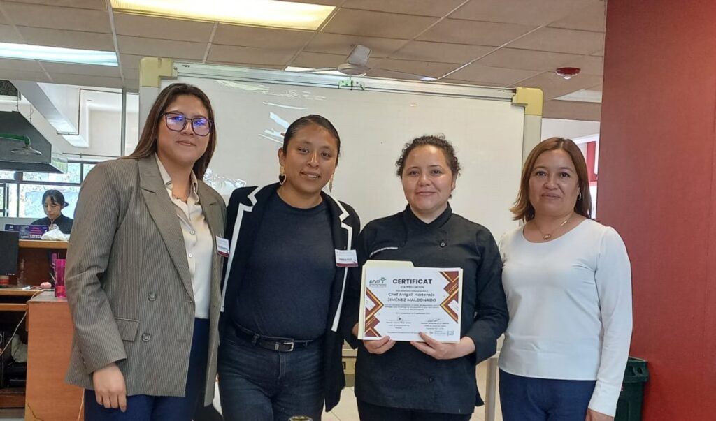 Estudiantes de UTVM fortalecen su francés con degustación gastronómica
