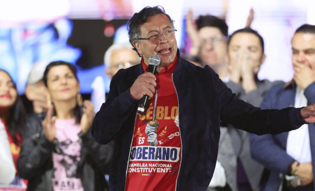 Miles marchan en Bogotá en apoyo a Petro frente a Trump