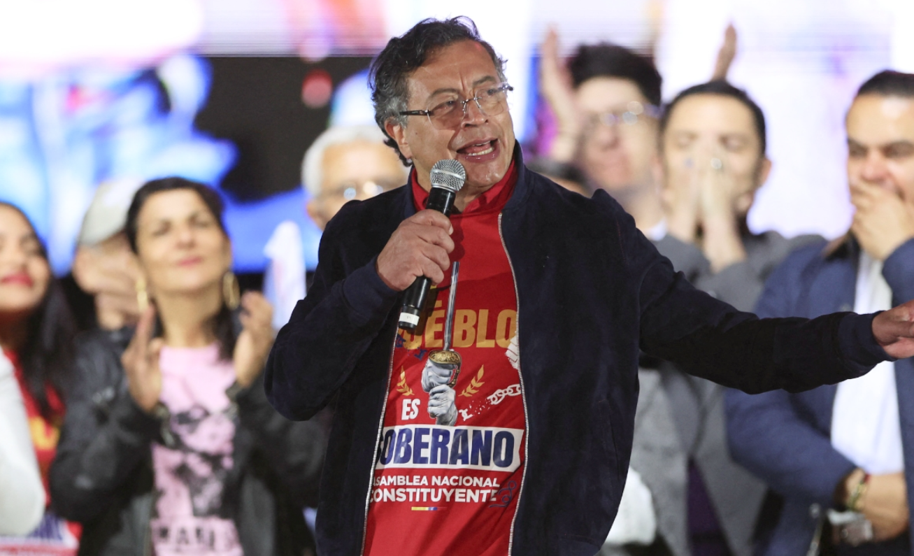 Miles marchan en Bogotá en apoyo a Petro frente a Trump