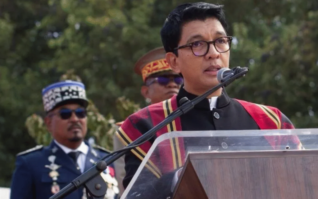 Presidente de Madagascar huye del país ante protestas