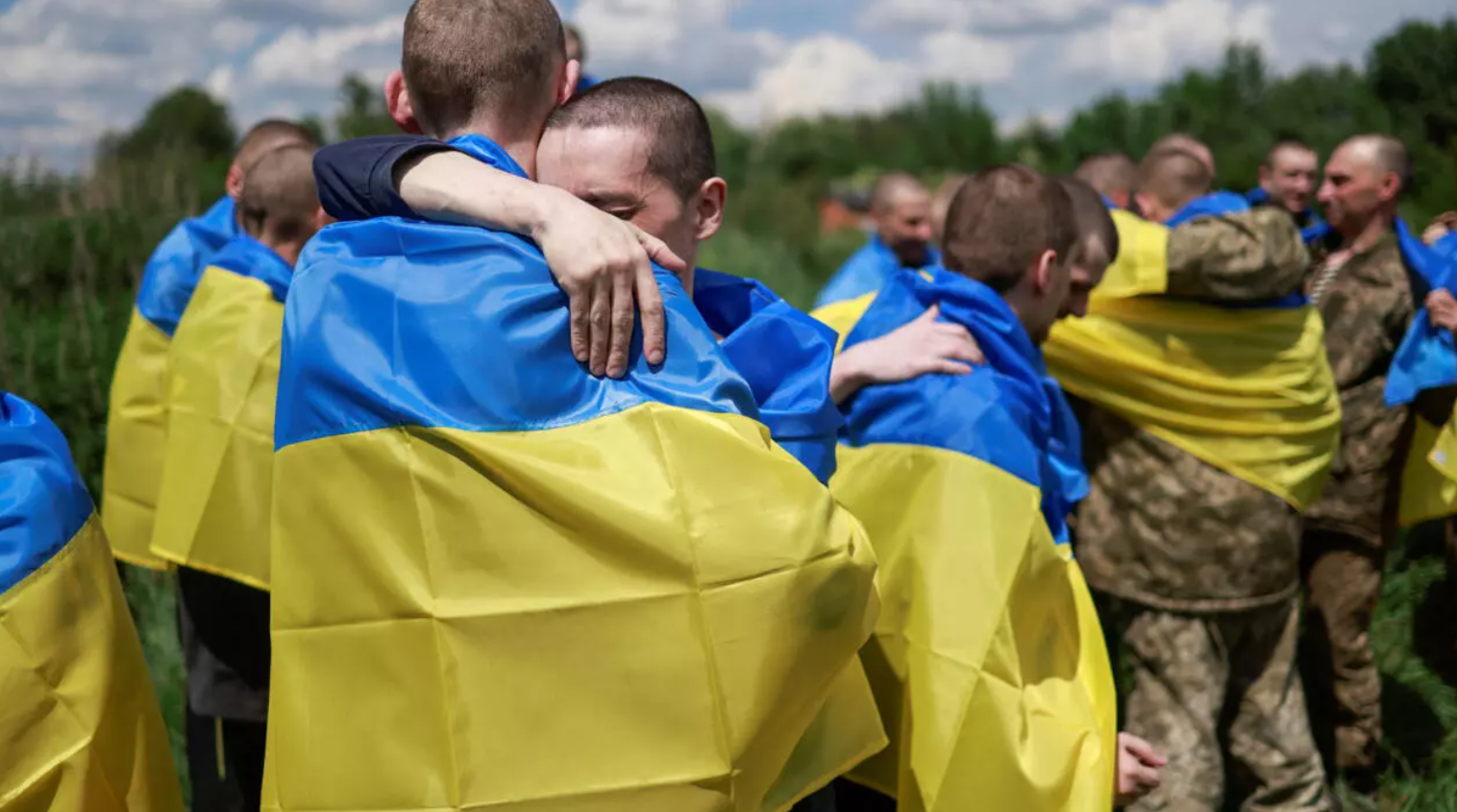 Rusia y Ucrania intercambian 370 prisioneros