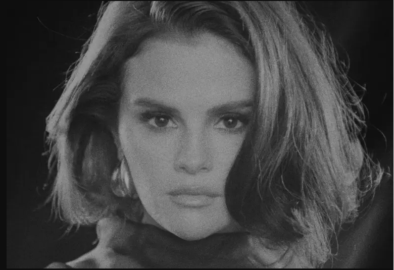 Selena Gomez revive la era 'Revival' con 'In the Dark', su nuevo video musical