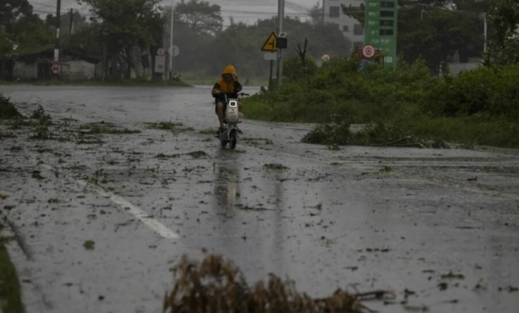 Tifón Matmo obliga a evacuar a más de 150 mil personas en China