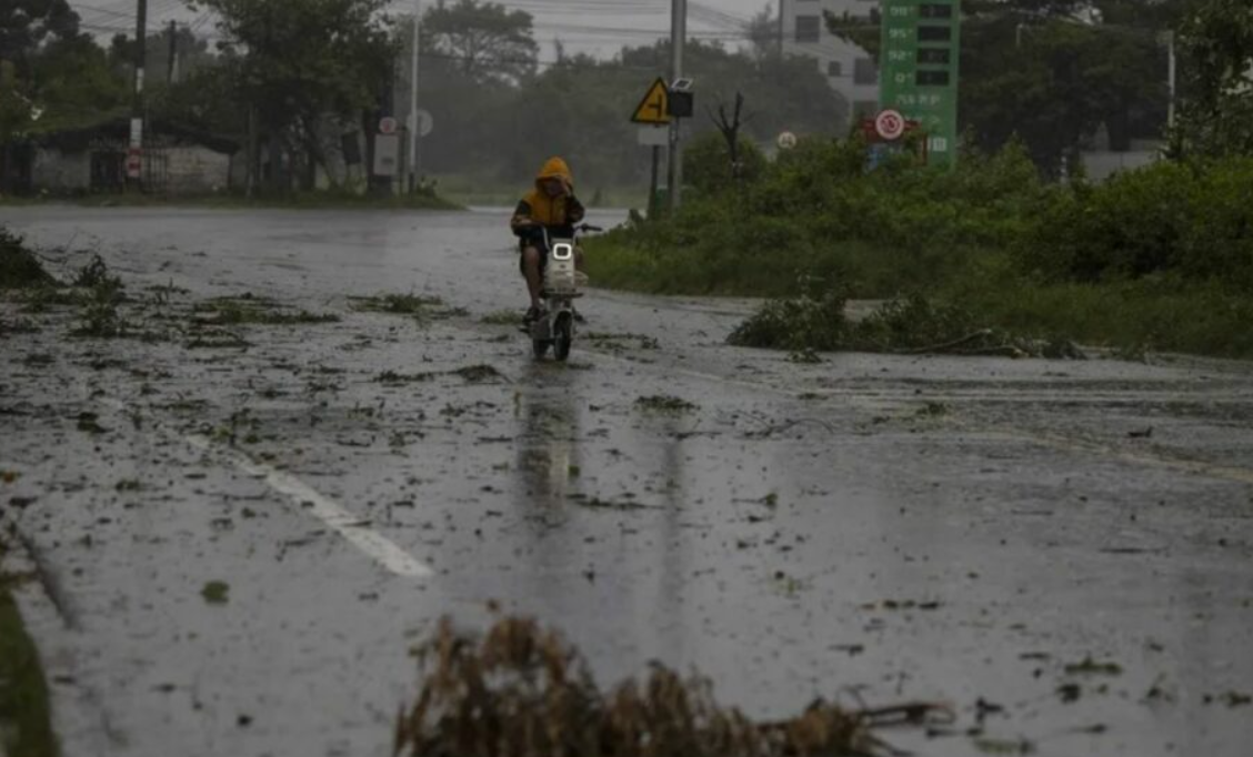 Tifón Matmo obliga a evacuar a más de 150 mil personas en China