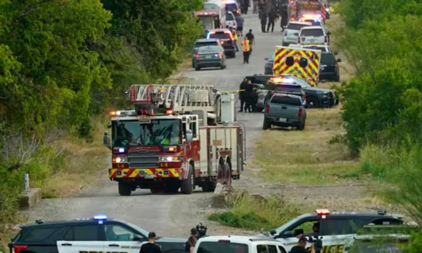 Un migrante fallece y siete salen heridos tras ser abandonados en un desagüe en Texas