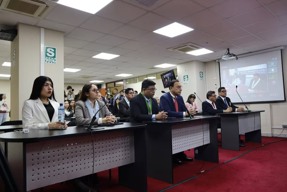 Condenan al expresidente peruano Vizcarra a 14 años de prisión por corrupción