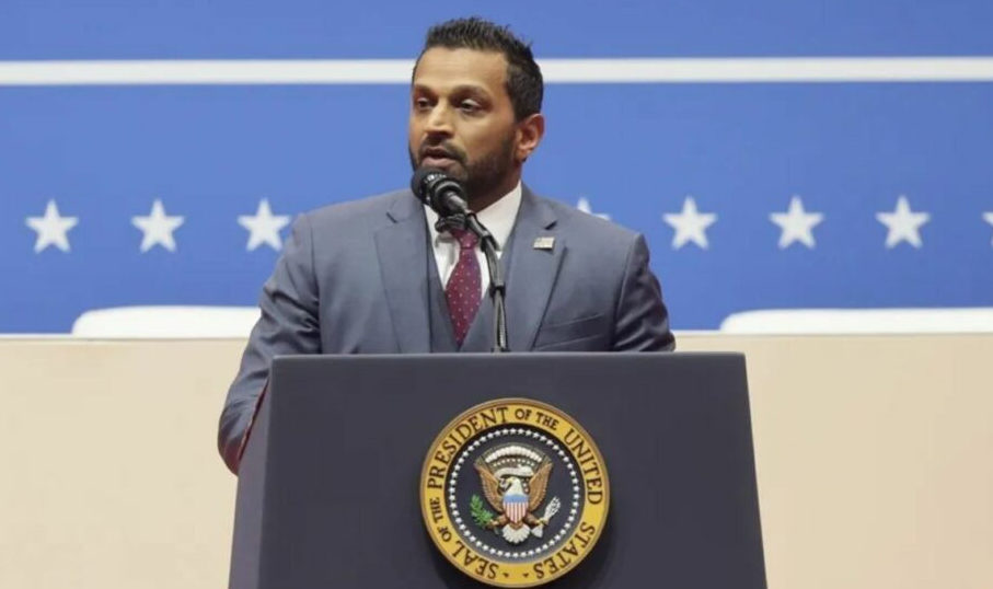 Director del FBI viajará a China para frenar tránsito de fentanilo