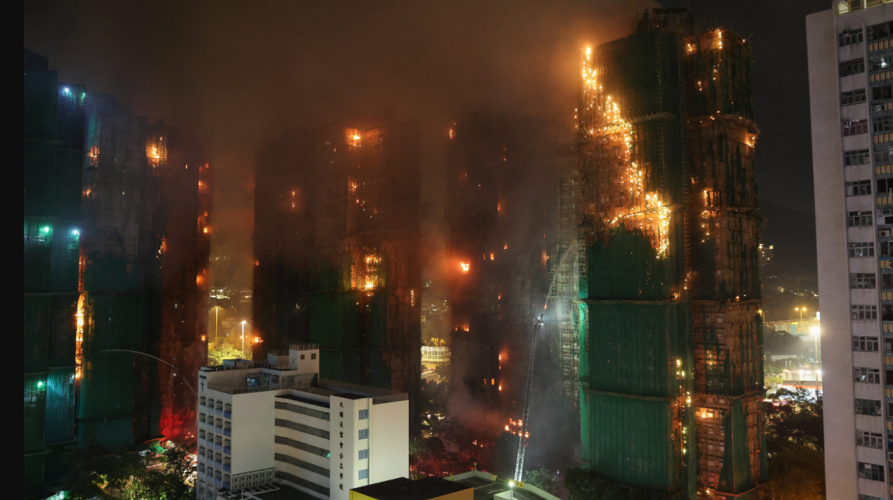 Incendio en torres residenciales de Hong Kong suma ya 146 muertos y 79 heridos