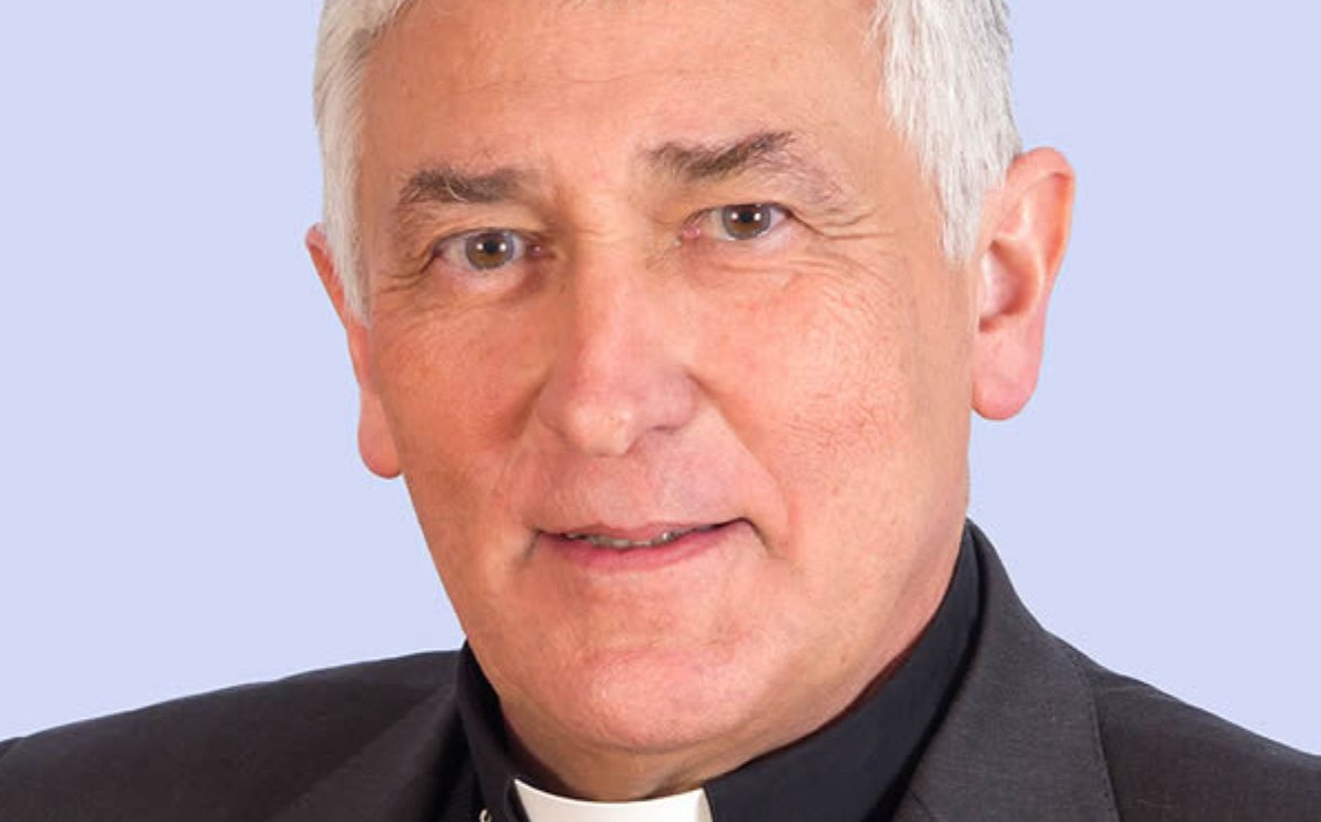 Vaticano abre investigación contra obispo por abusos contra adolescente