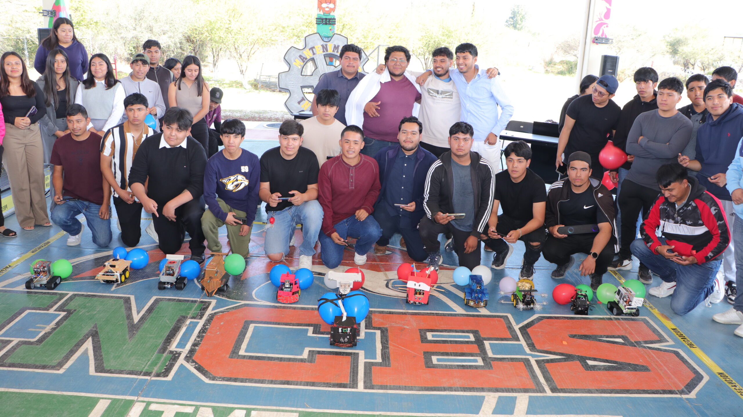 Realiza UTMZ el primer torneo de robótica móvil