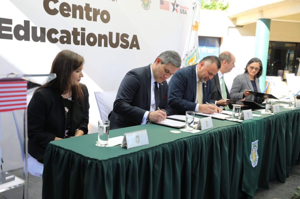 Anuncian nuevo Centro de Asesoría EducationUSA