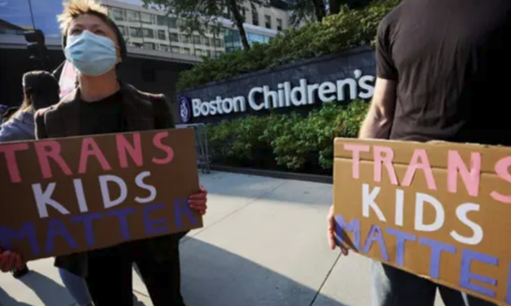 Avanza en EUA proyecto que penaliza cirugías de afirmación de género en infancias