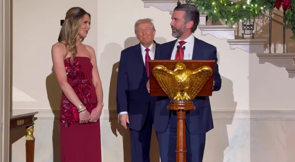 El hijo mayor de Trump se comprometió con la modelo e influencer Bettina Anderson