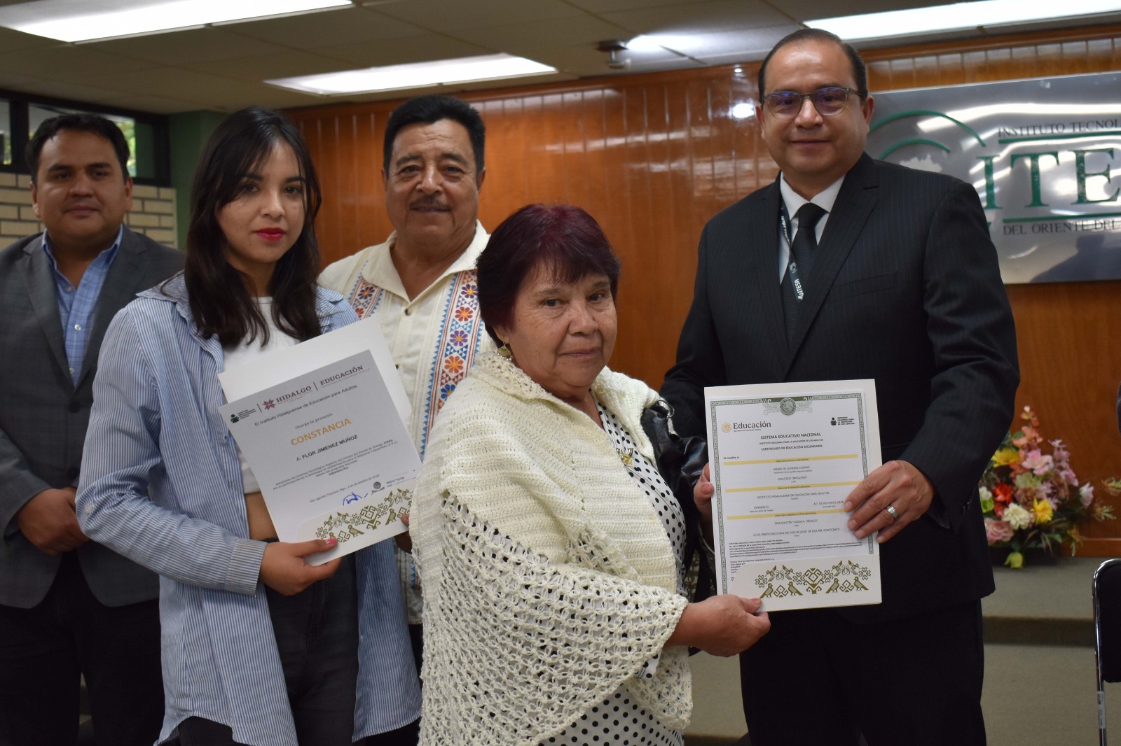 ITESA e IHEA entregan 69 certificados de primaria y secundaria