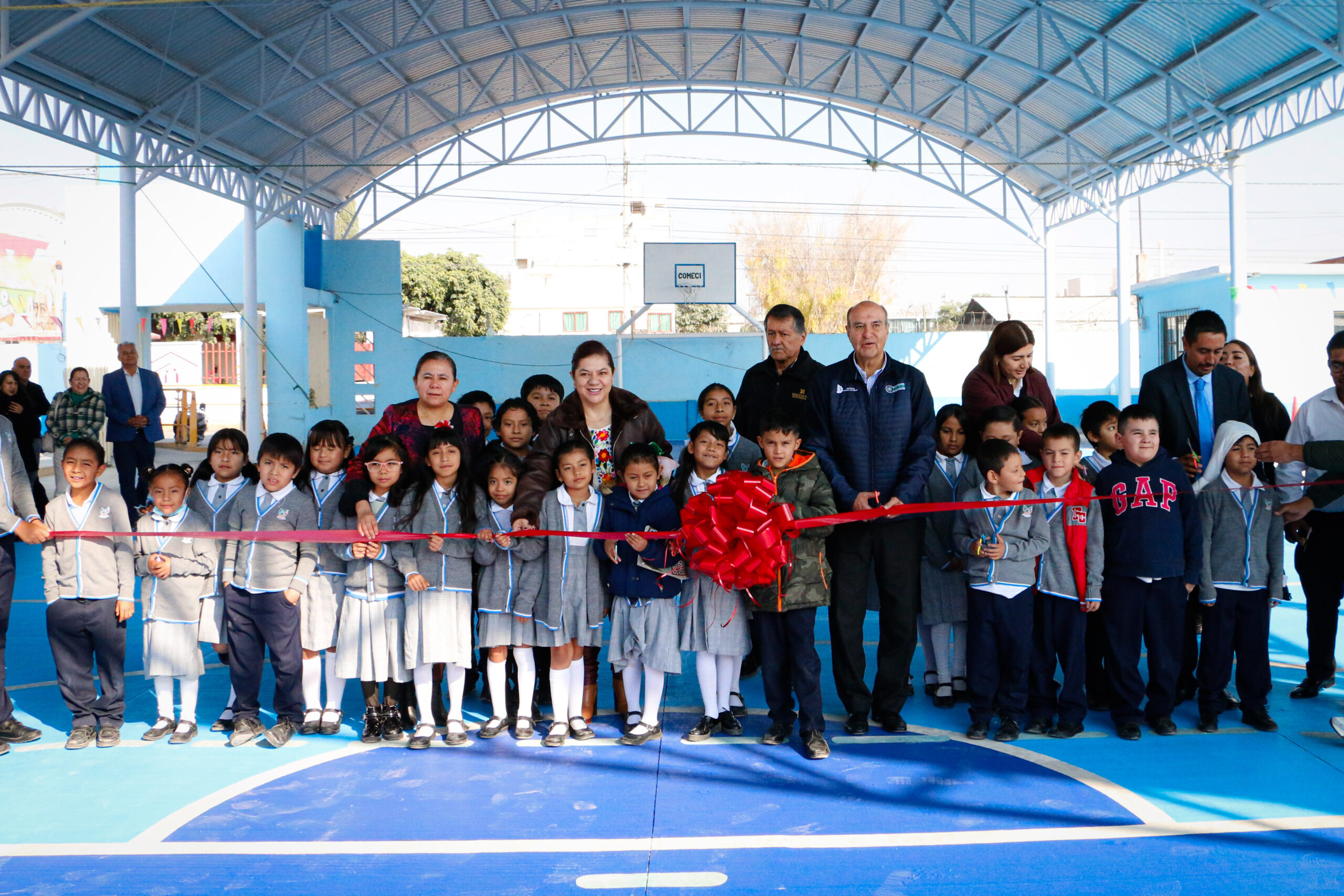 Inaugura Natividad Castrejón techumbre en Atotonilco de Tula