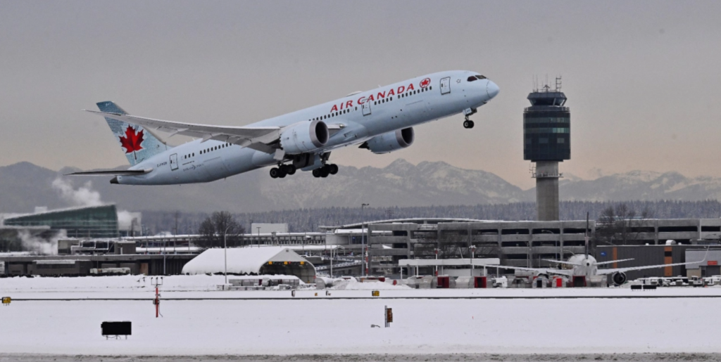 Más de 1,500 vuelos cancelados en todo el país por severo clima invernal