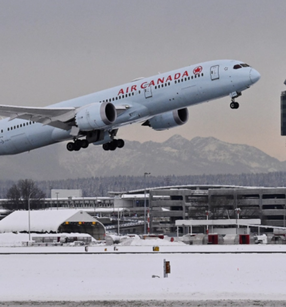 Más de 1,500 vuelos cancelados en todo el país por severo clima invernal