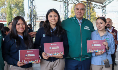 Natividad Castrejón entrega tabletas a estudiantes del Conalep Tulancingo