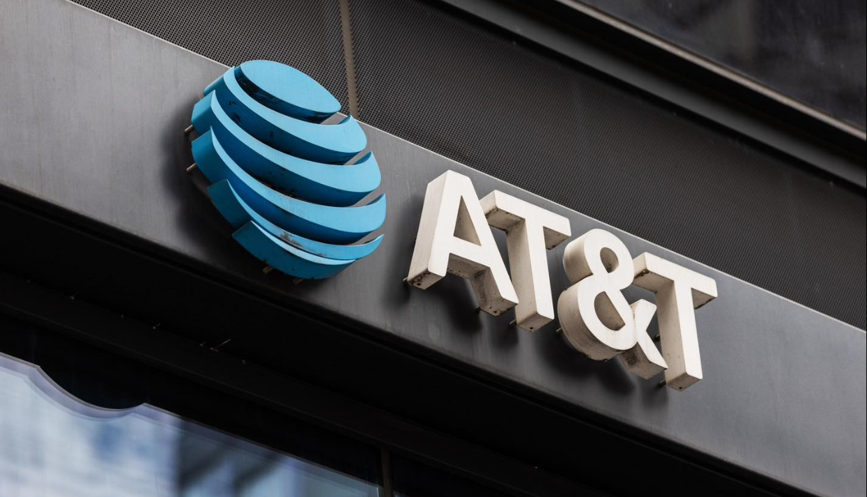 Profeco logra compensación para más de 2.3 millones de personas afectadas por fallas en el servicio de AT&T