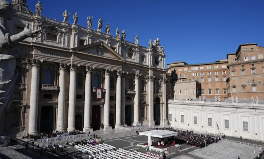 Vaticano rechaza ampliar participación de mujeres